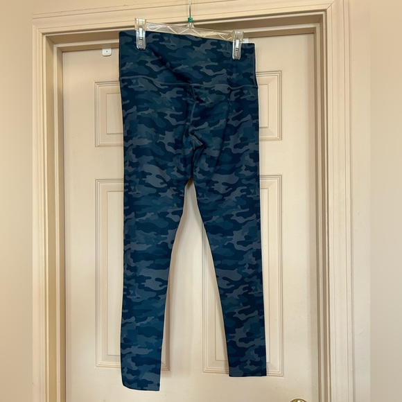 🔥3/$10🔥New Houmous leggings- XL- blue camouflage - Picture 9 of 9